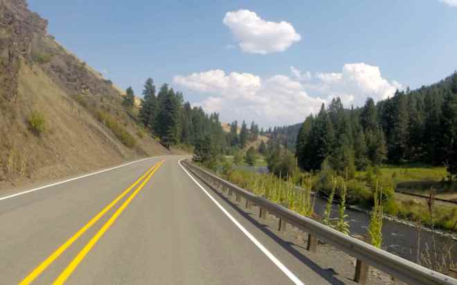 Hells Canyon Scenic Byway along Hwy 82
