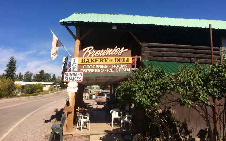 Lunch stop at Brownie's Hostel and Bakery