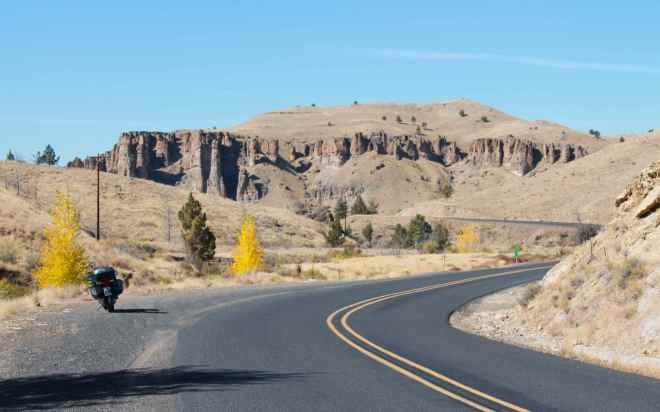 Approaching the Clarno Unit of the Fossil Beds
