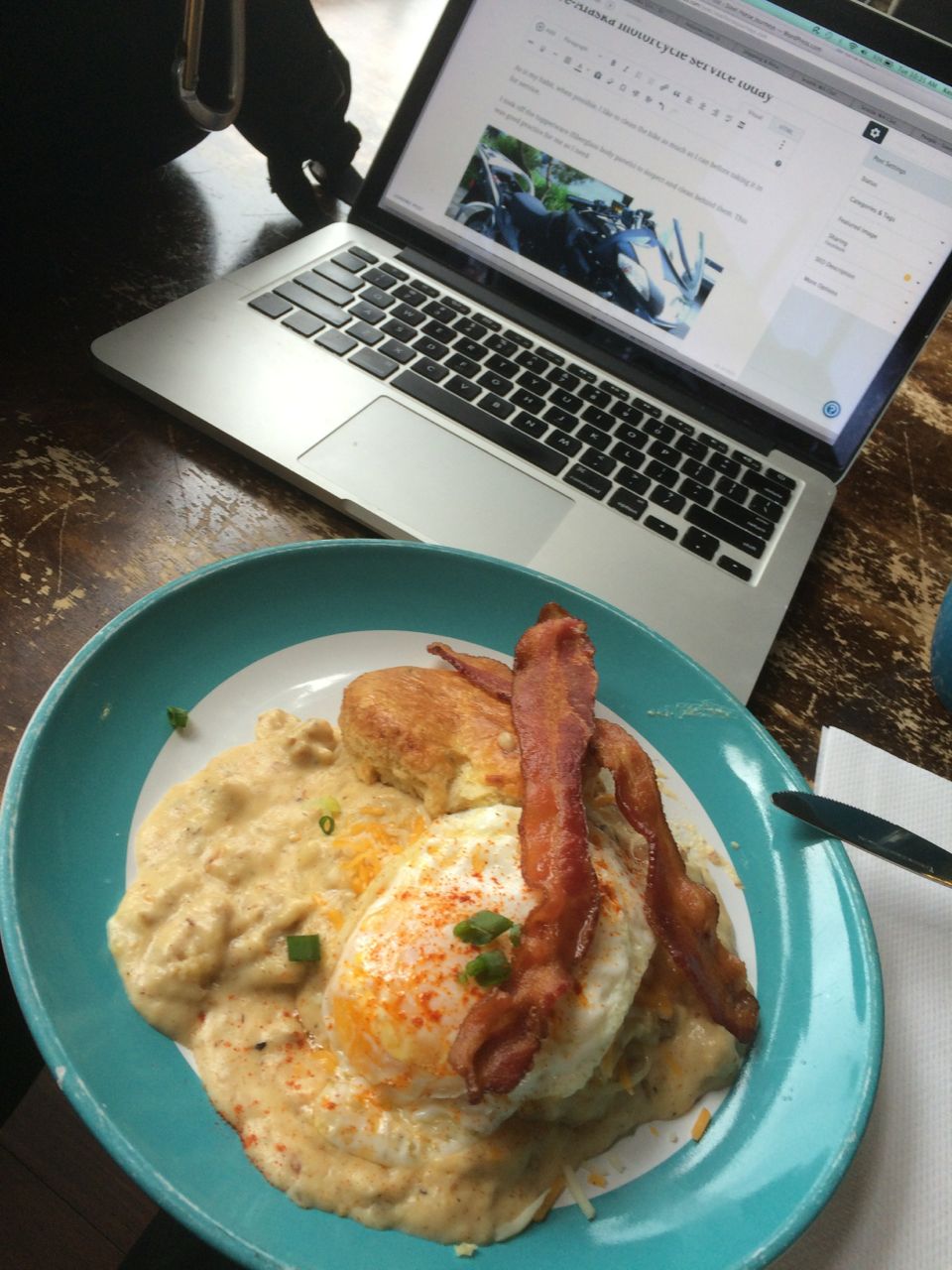 Service breakfast